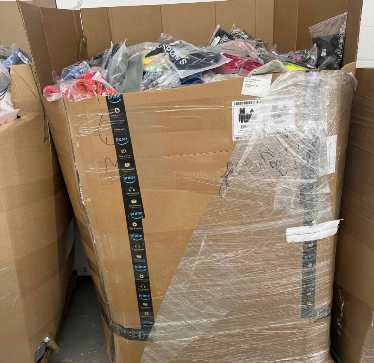 34334 (1) Amazon Assorted Clothing pallet - Image 1
